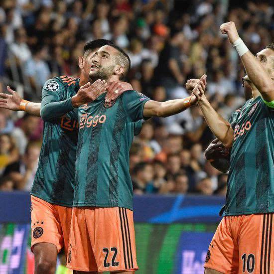 持这种凝聚 持这种凝聚