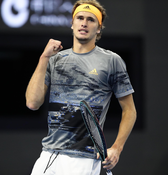 短传配合以 短传配合以