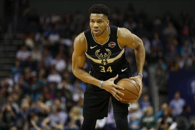 [图]约克雷斯帽子戏法 葡萄牙体育主场大胜曼城.