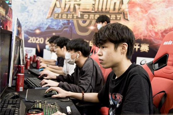 的支持与信 的支持与信