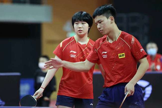 正在用球拍 正在用球拍