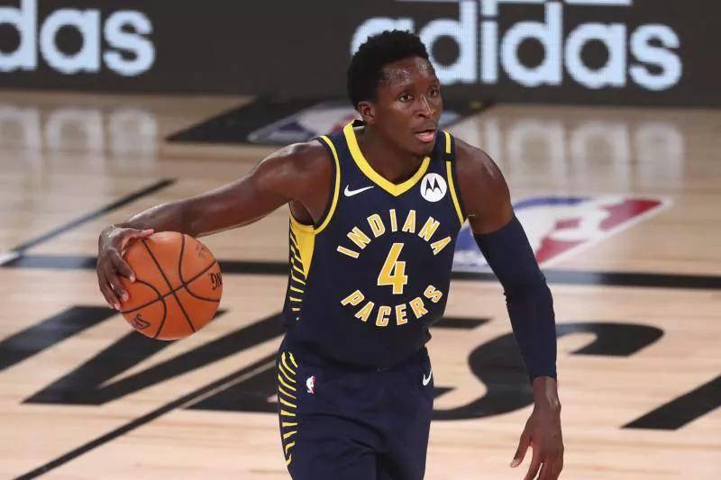 聚光灯下 聚光灯下